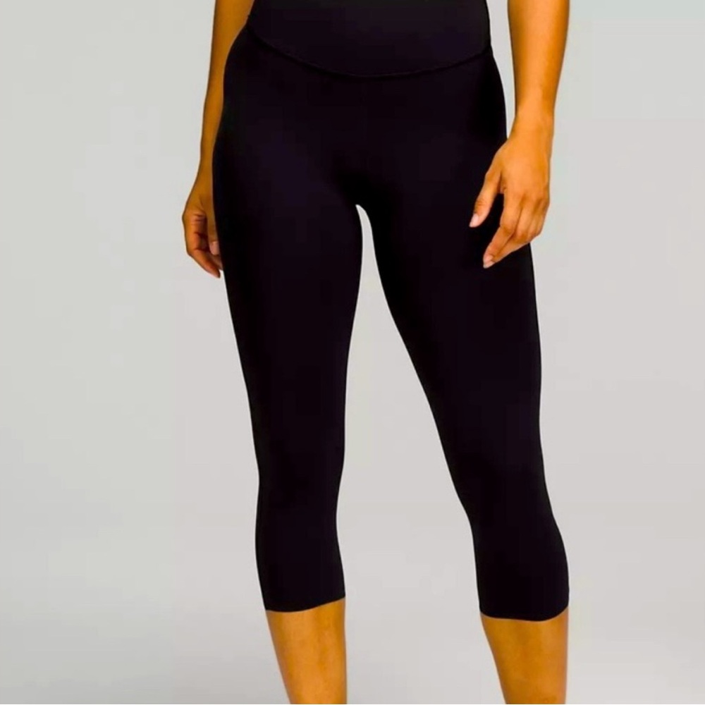 Lulu Lemon black capri leggings size 6